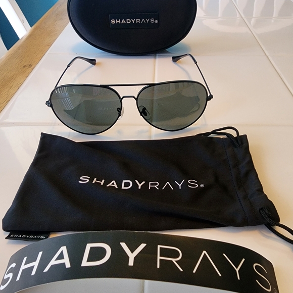 Black Aviator Sunglasses - Picture 2 of 5